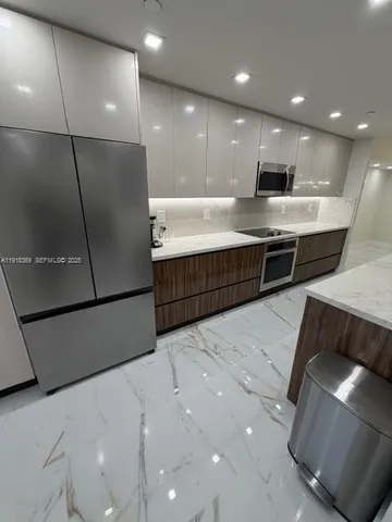 $6,000 | 19707 Turnberry Way, Unit 20L, Aventura, FL 33180