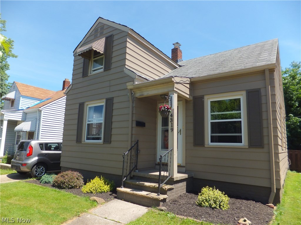 4319 Redding Road Cleveland, OH 44109 - Photo 1 of 19 Gallery Image 1