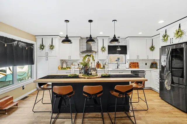 $389,900 | 3230 Sarah Circle, Twin Lake, MI 49457