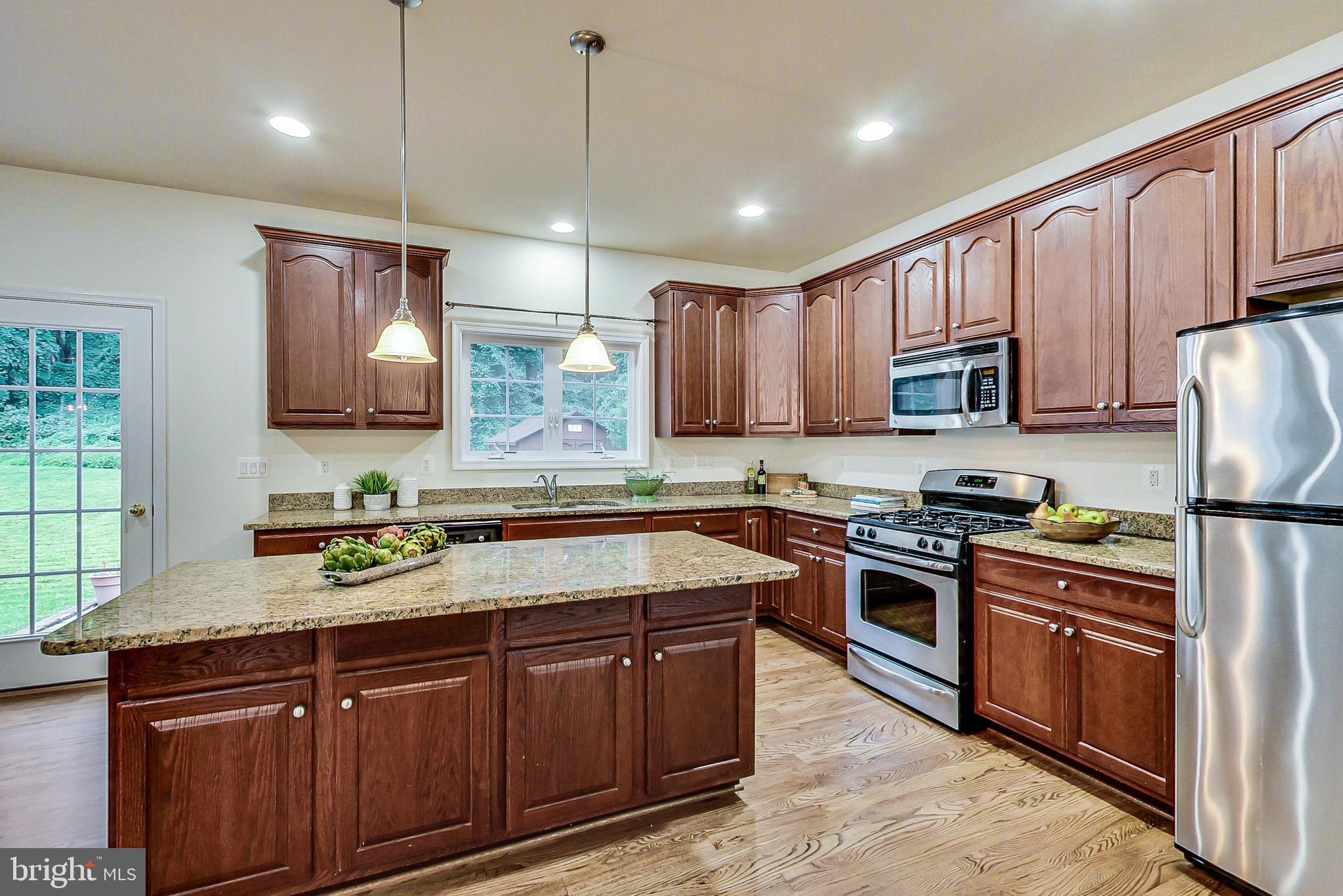 2844 Hill Road Vienna, VA 22181 - Photo 11 of 56