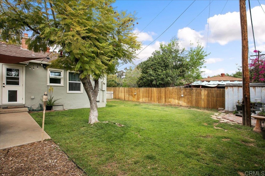 4989 Porter Hill Road La Mesa, CA 91942 - Photo 16 of 22 a backyard of a house with seating space