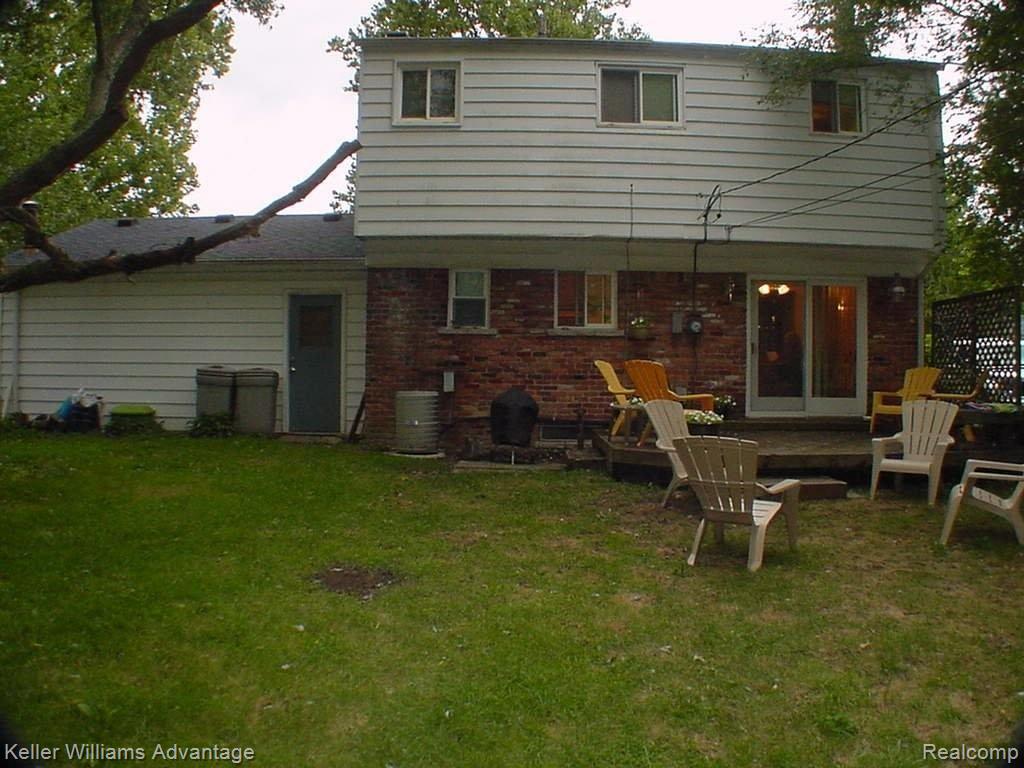22986 Tuck Road Farmington, MI 48336 - Photo 17 of 20 MVC-007F.JPG