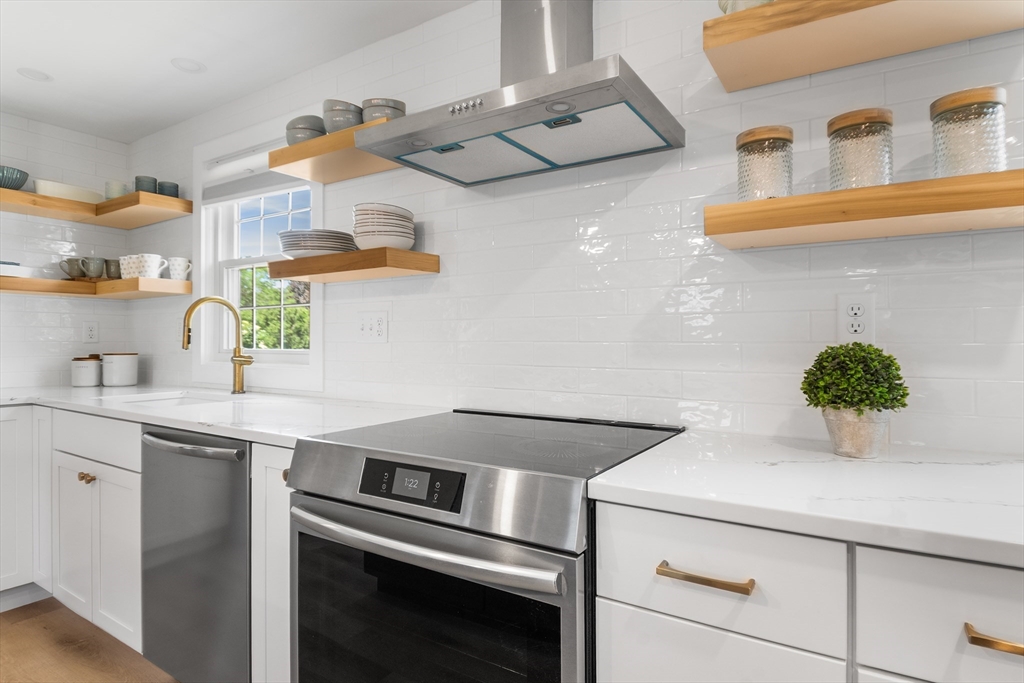 5 Field Road Gloucester, MA 01930 - Photo 3 of 29