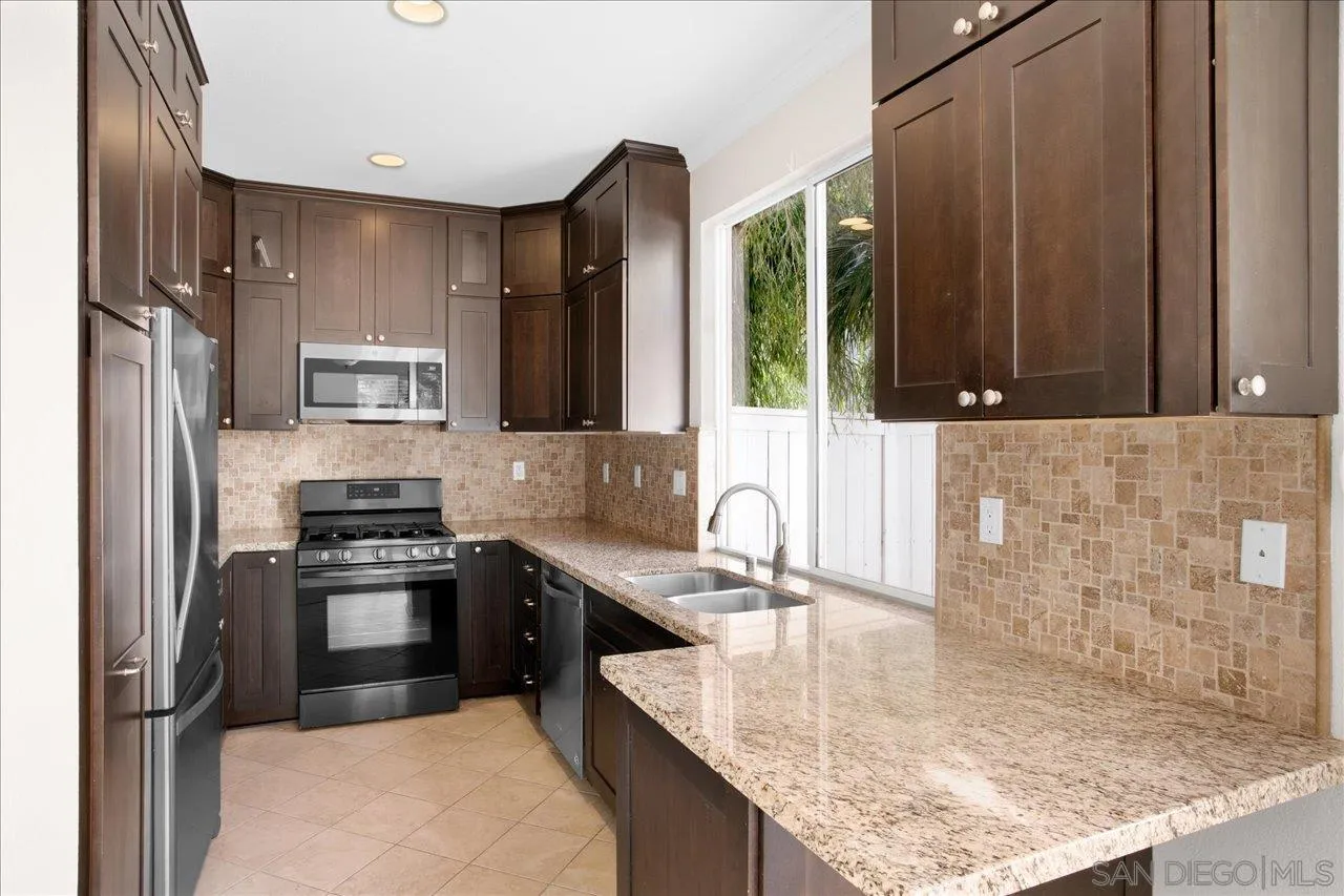 1055 Cottage Way Encinitas, CA 92024 - Photo 5 of 15