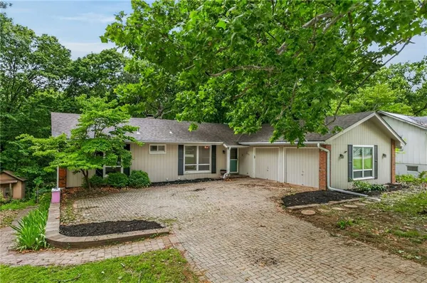 $339,000 | 6512 Northwest Quail Run Drive, Kansas City, MO 64152
