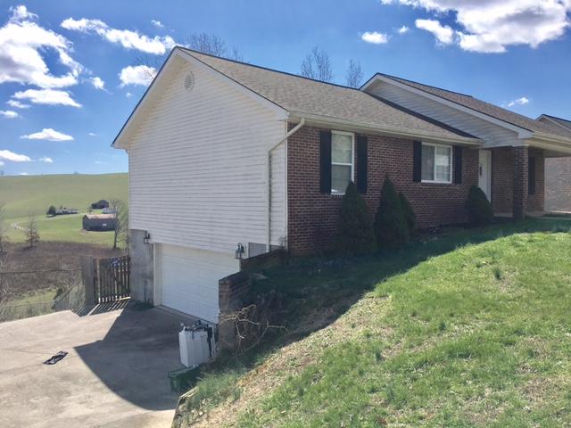 542 Coffey Road New Tazewell, TN 37825 - Photo 3 of 22 SIDE W GARAGE