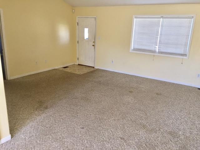 542 Coffey Road New Tazewell, TN 37825 - Photo 6 of 22 LIVING RM VAULTED CEILING