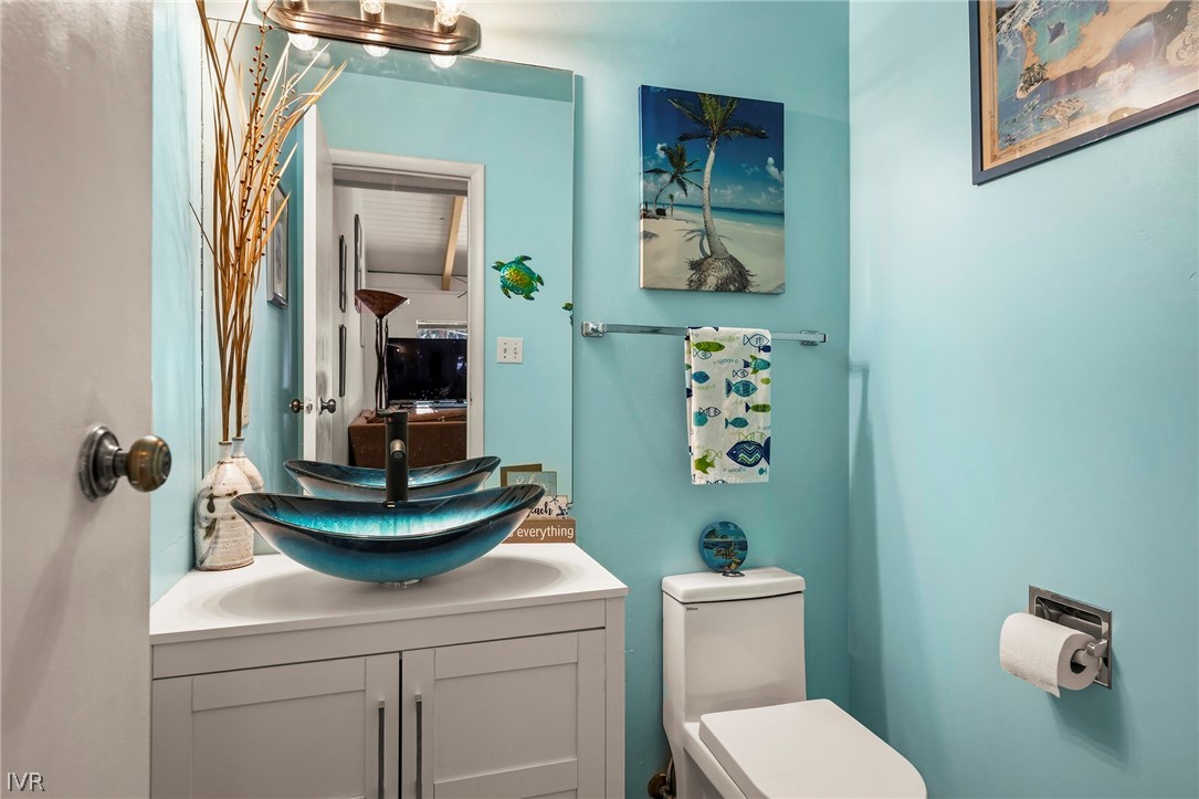 321 Ski Way, Unit 137 Incline Village, NV 89451 - Photo 7 of 21 a bathroom with a toilet and a sink
