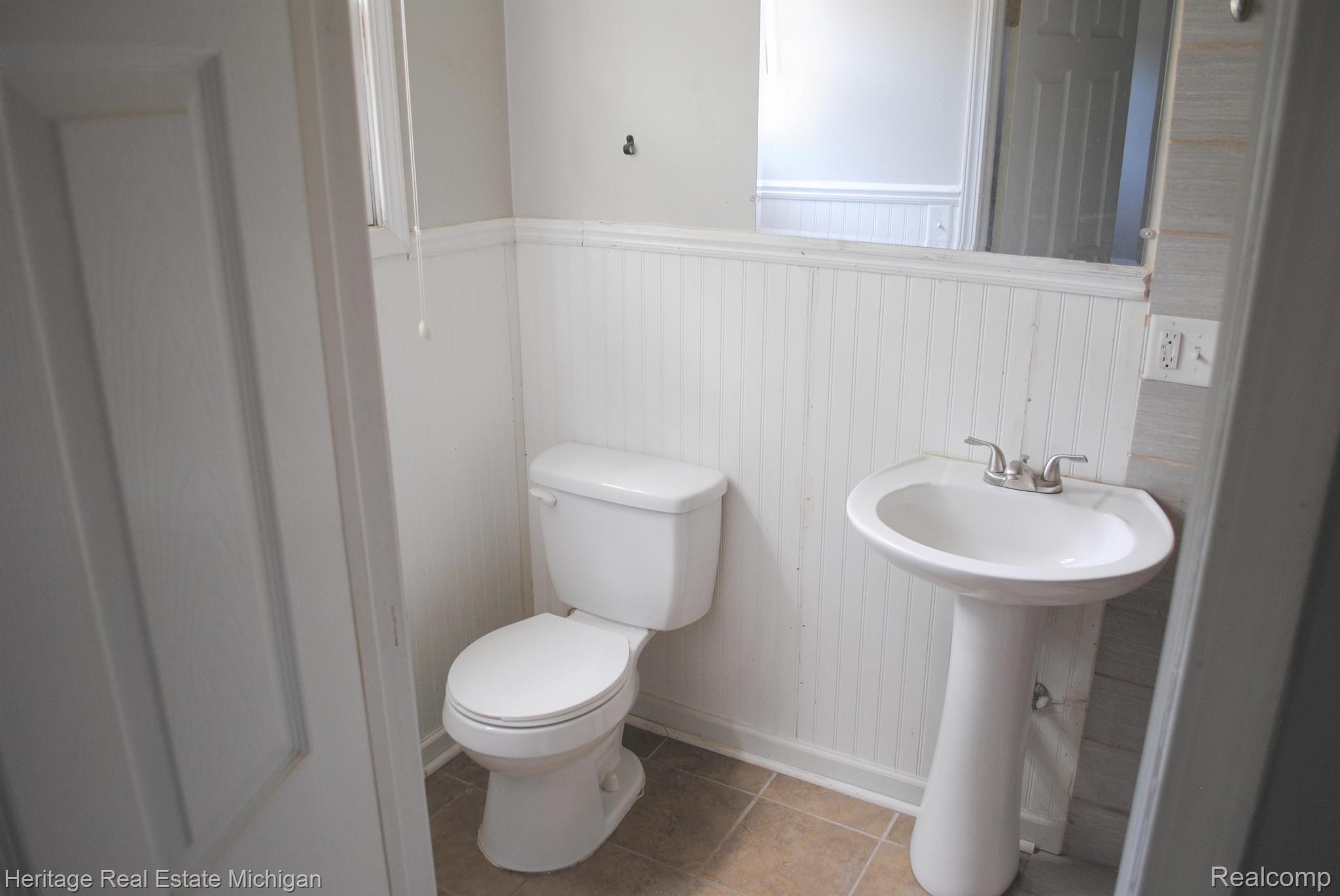 5004 Carroll Lk Road Commerce Township, MI 48382 - Photo 16 of 24 Well-designed bath area!