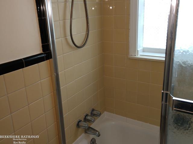 23091 David Eastpointe, MI 48021 - Photo 36 of 43 50097303-36.JPG
