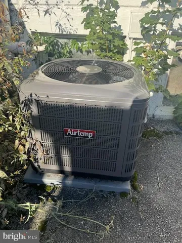 a car parked in front of a building