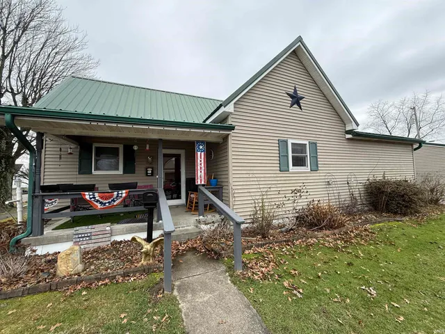 $184,000 | 580 Northeast 1st Street, Linton, IN 47441