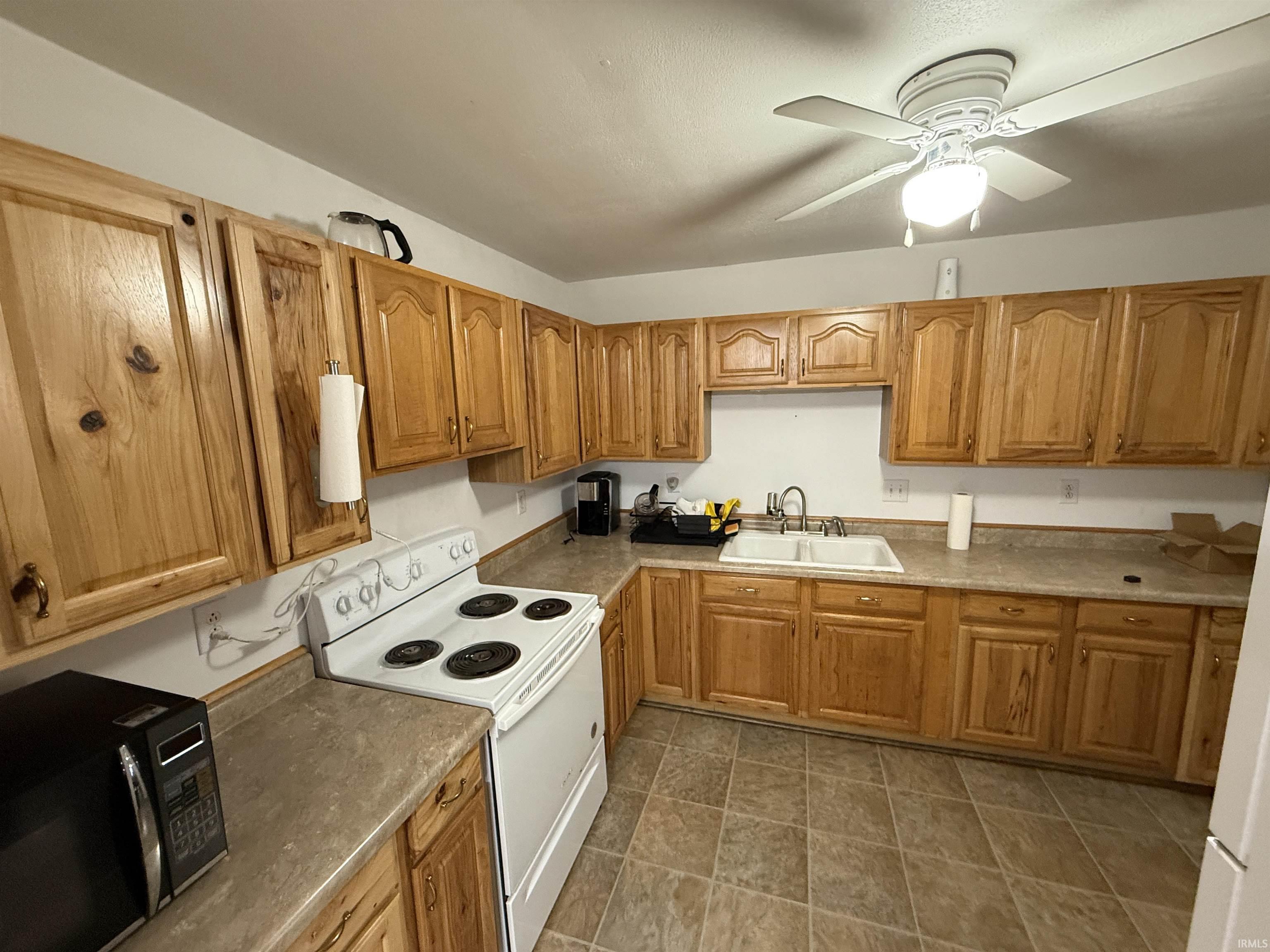 580 Northeast 1st Street Linton, IN 47441 - Photo 11 of 27