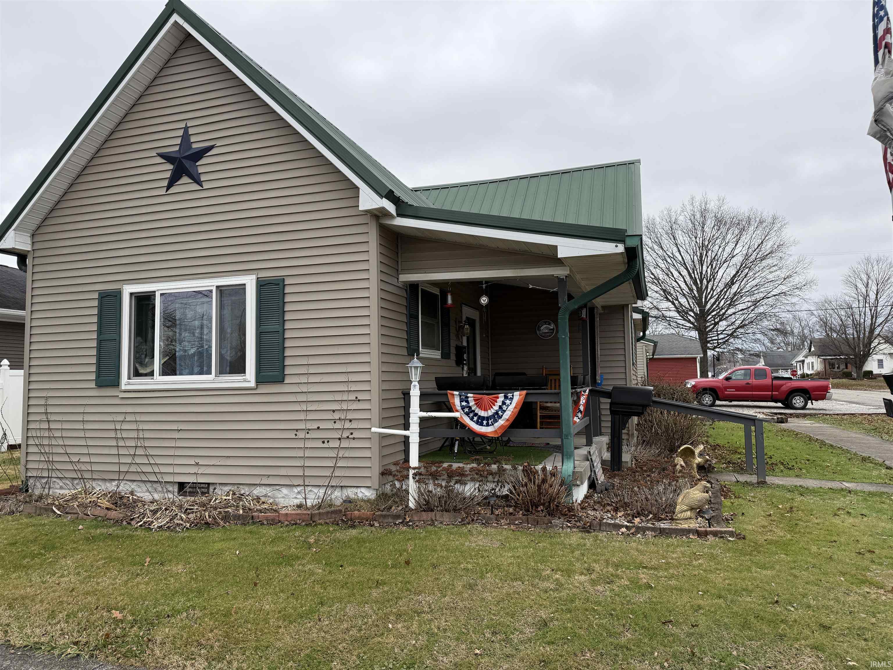 580 Northeast 1st Street Linton, IN 47441 - Photo 2 of 27