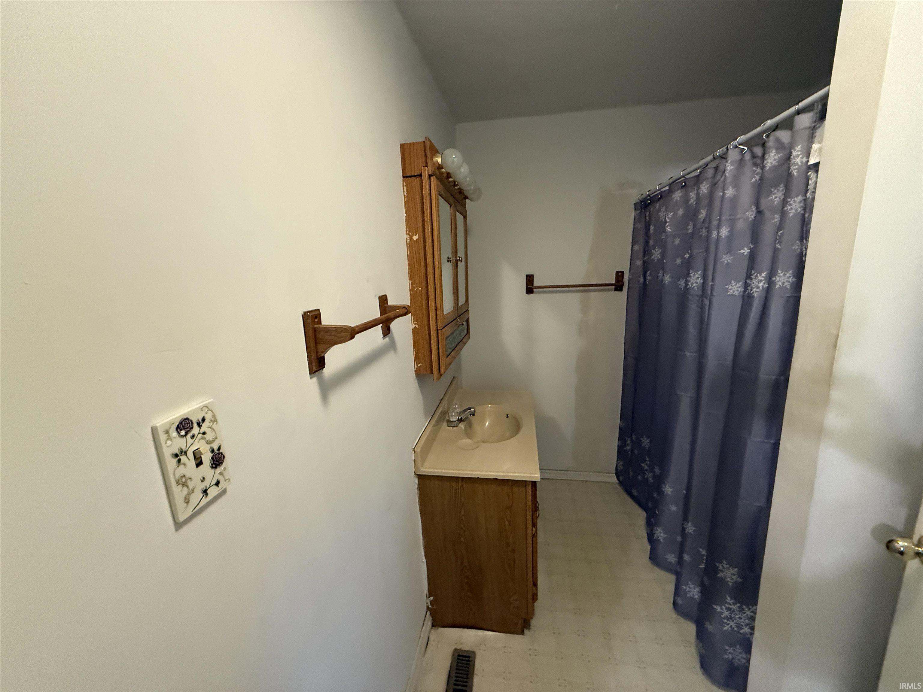 580 Northeast 1st Street Linton, IN 47441 - Photo 26 of 27