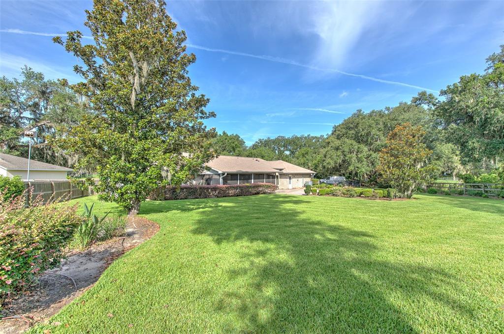 2102 Whitlock Place Dover, FL 33527 - Photo 36 of 45