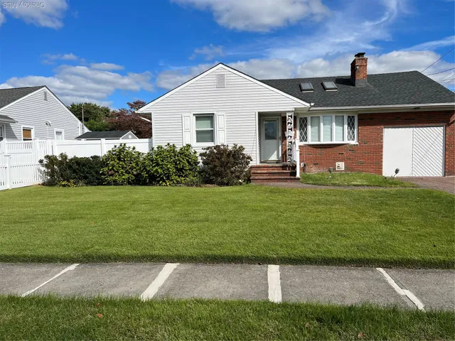 $4,500 | 35 Laurel Court, Plainview, NY 11803