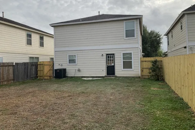 a view of a house with a backyard