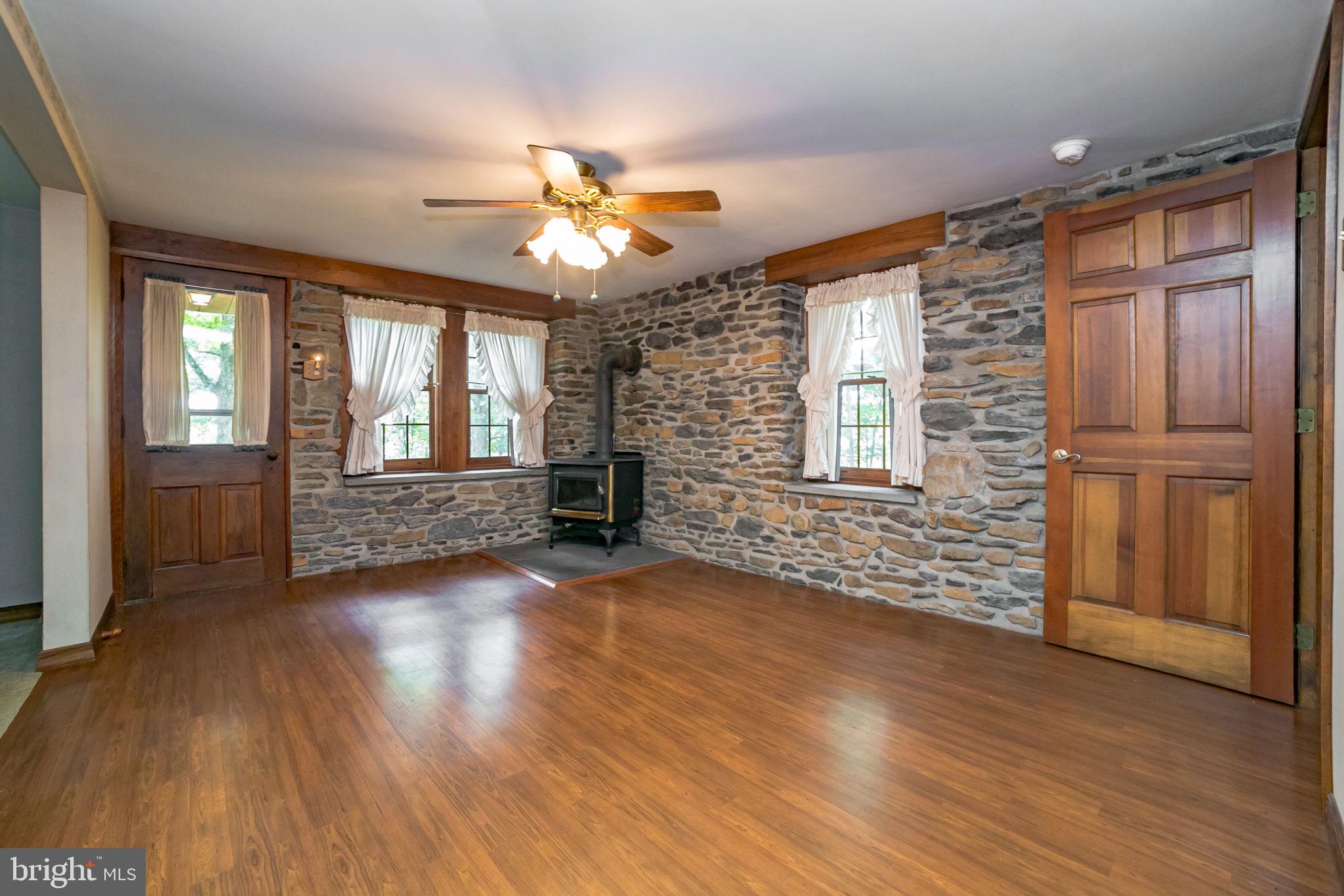 713 Apple Road Quakertown, PA 18951 - Photo 4 of 41 Gallery Image 4
