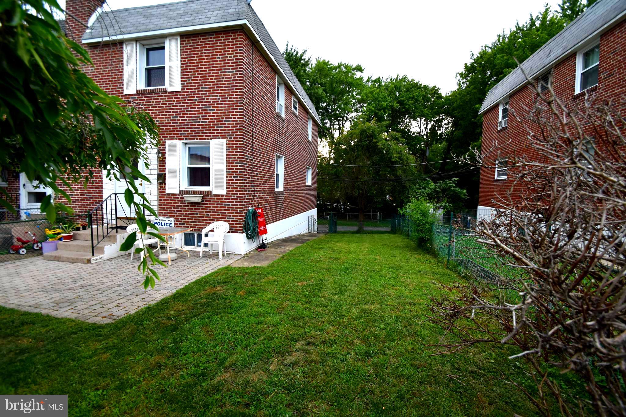 1980 Carter Road Folcroft, PA 19032 - Photo 4 of 37 Front and side yard