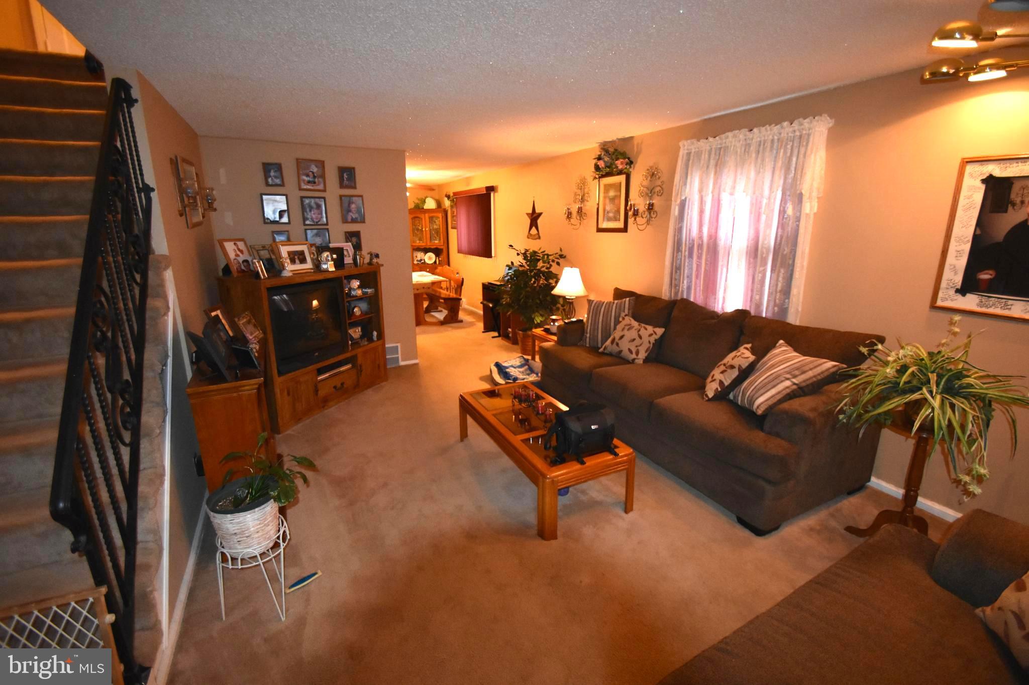 1980 Carter Road Folcroft, PA 19032 - Photo 8 of 37 Living Room