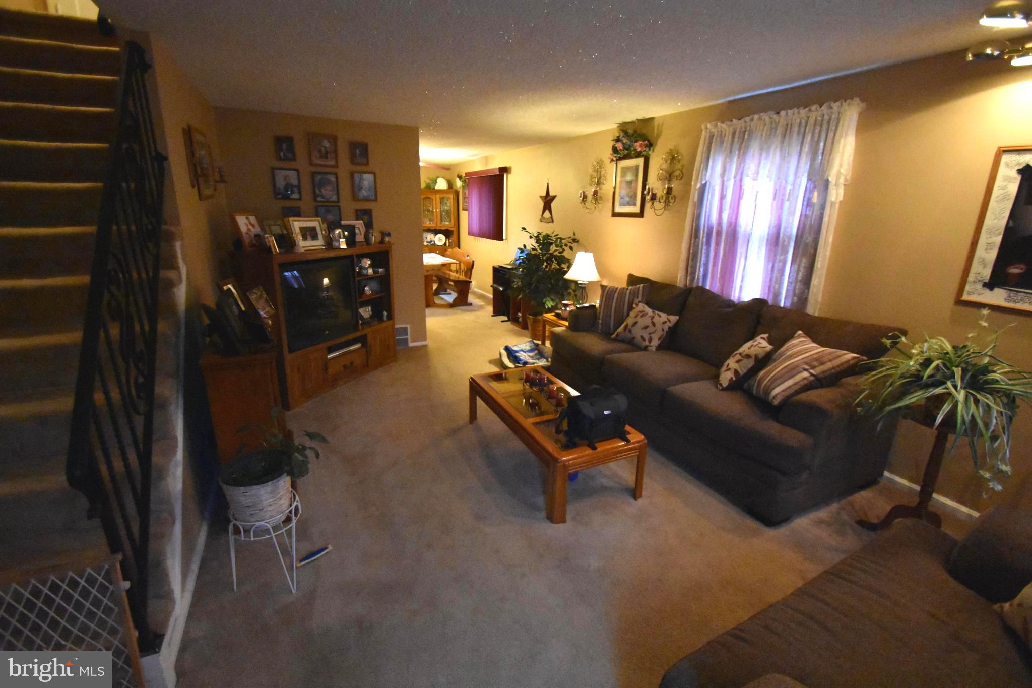 1980 Carter Road Folcroft, PA 19032 - Photo 9 of 37 Living Room