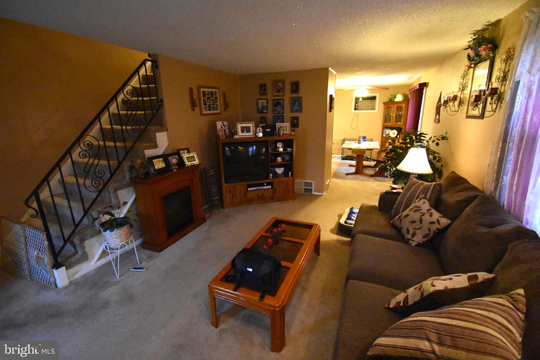 1980 Carter Road Folcroft, PA 19032 - Photo 10 of 37 Living Room