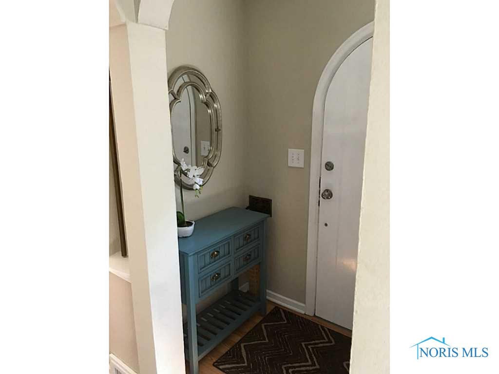 Entry. Nice entryway.