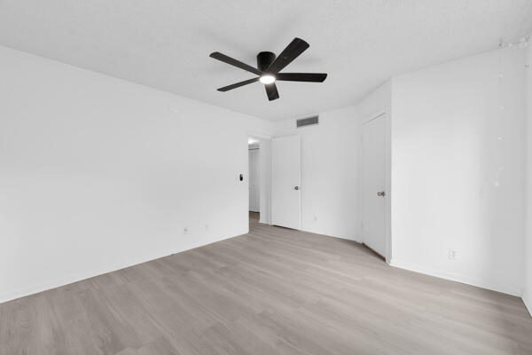 150 Pineview Road, Unit J6 Jupiter, FL 33469 - Photo 17 of 27 002_vMOL