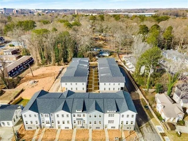 $2,999 | 3165 Dogwood Drive, Unit 106, Hapeville, GA 30354