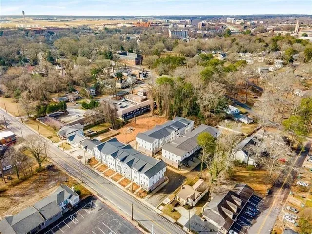 $2,999 | 3165 Dogwood Drive, Unit 106, Hapeville, GA 30354