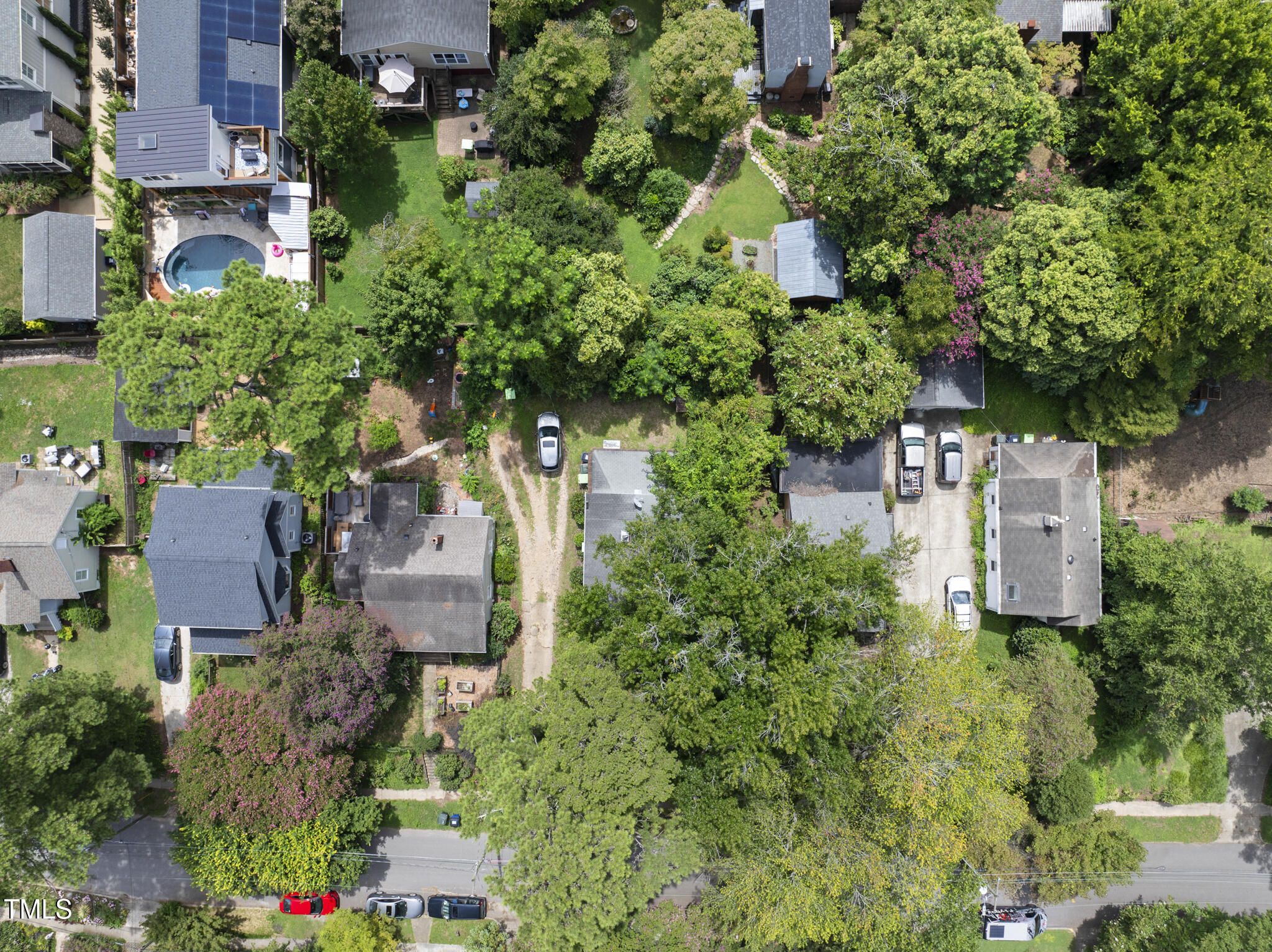 1408 Courtland Drive Raleigh, NC 27604 - Photo 2 of 20 DJI_20250811122118_0007_D