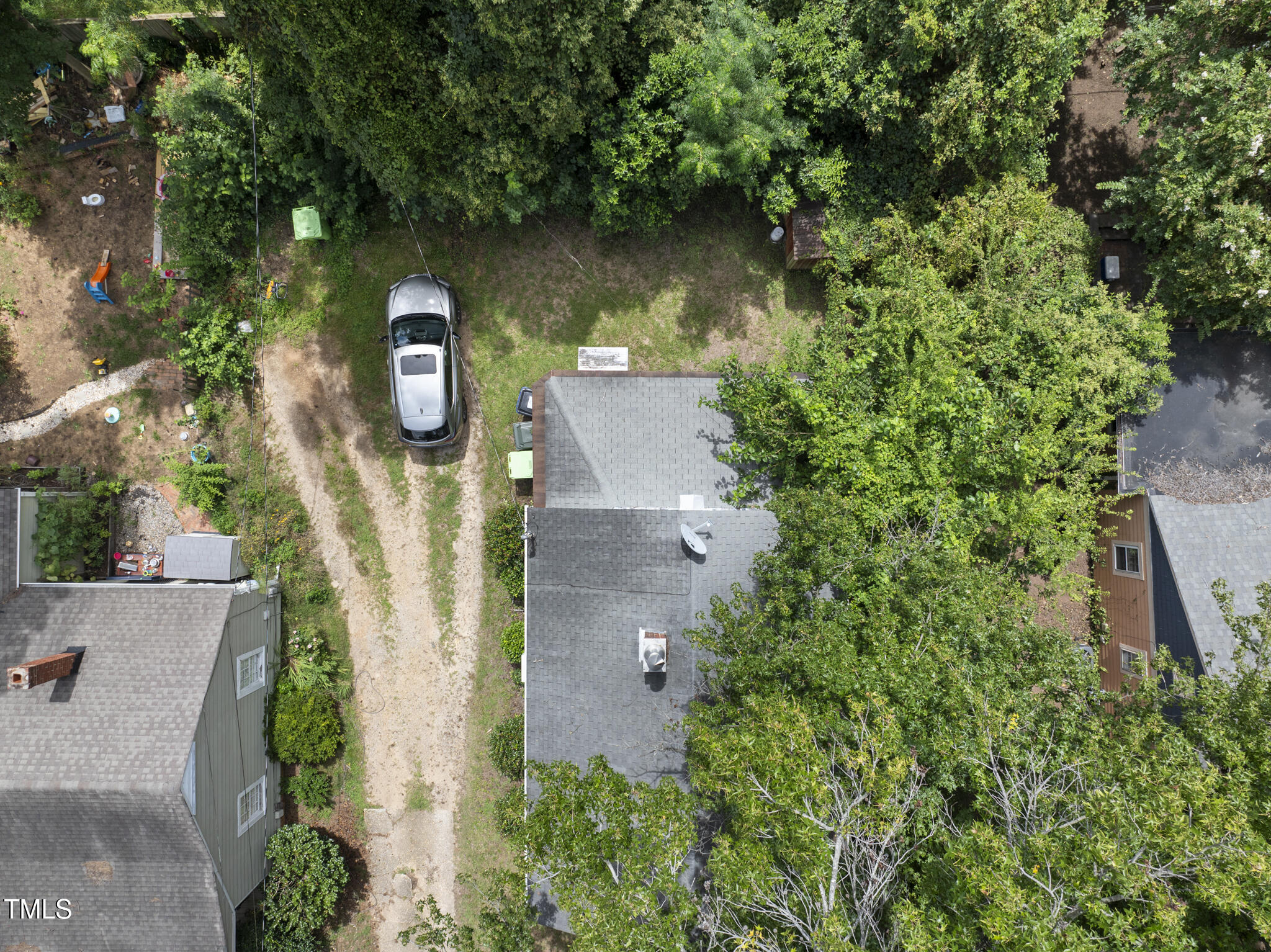 1408 Courtland Drive Raleigh, NC 27604 - Photo 4 of 20 DJI_20250811122131_0010_D