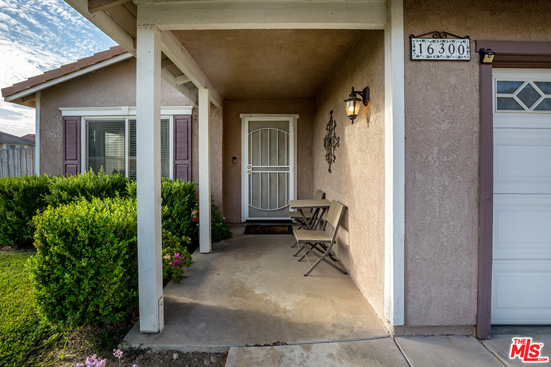 16300 Trelaney Road Fontana, CA 92337 - Photo 3 of 22