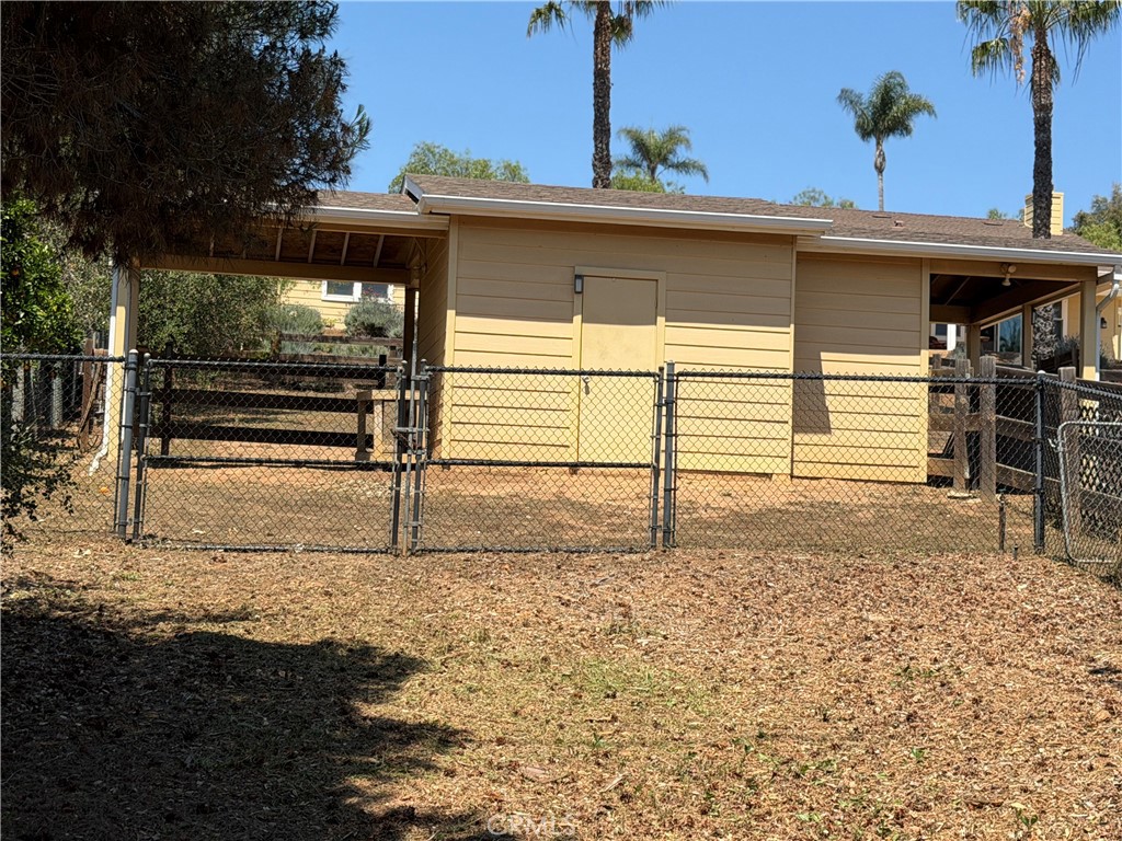 3839 Forbell Place Fallbrook, CA 92028 - Photo 38 of 98 Separate double gate to barn from street.