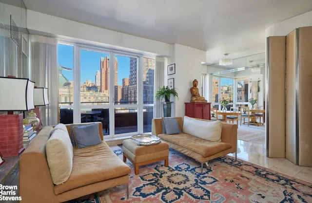 a picture of a cabinet