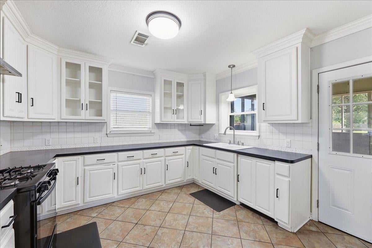 5535 Seale Road Beaumont, TX 77705 - Photo 9 of 24 Gallery Image 9