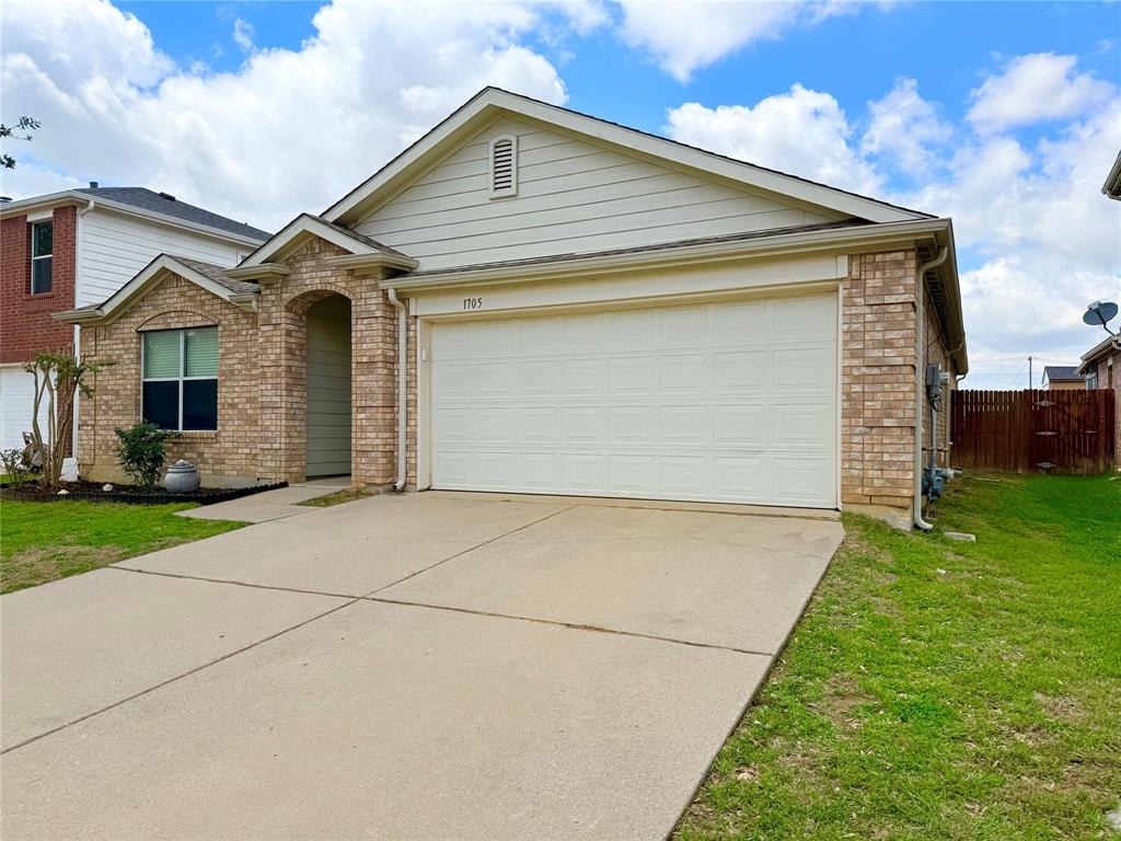 1705 Desperado Road Fort Worth, TX 76131 - Photo 2 of 20