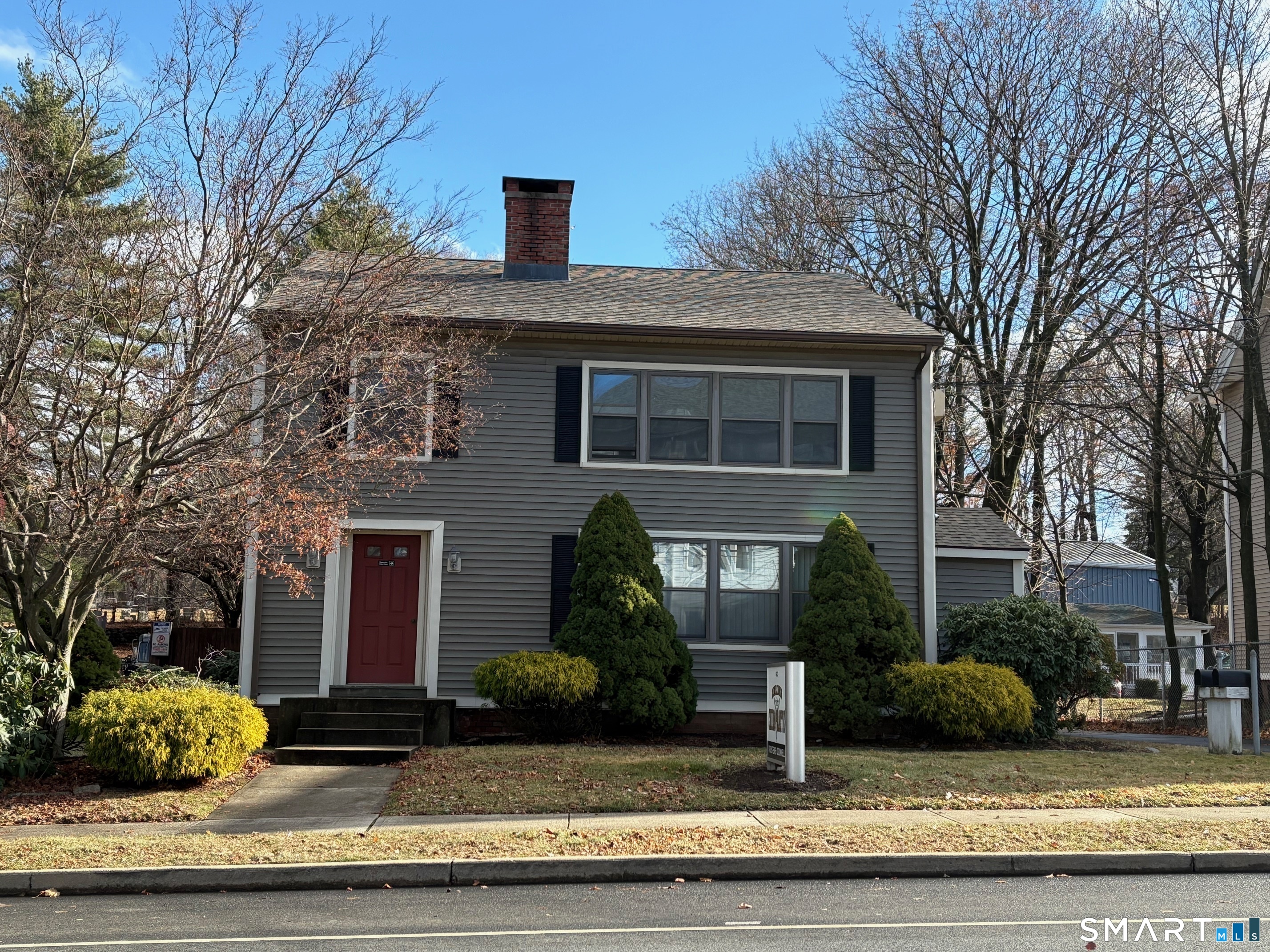 693 Broad Street Meriden, CT 06450 - Photo 1 of 19 This well maintained, modern apartment offers offers easy access to several major highways, shopping, a large park with a playground and Pickleball, tennis, and basketball courts.