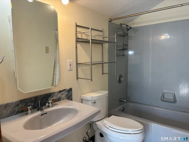 $2,000 | 693 Broad Street, Meriden, CT 06450