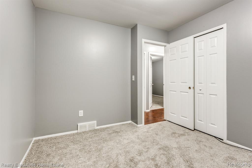 2448 Oakcrest Road Sterling Heights, MI 48310 - Photo 6 of 28