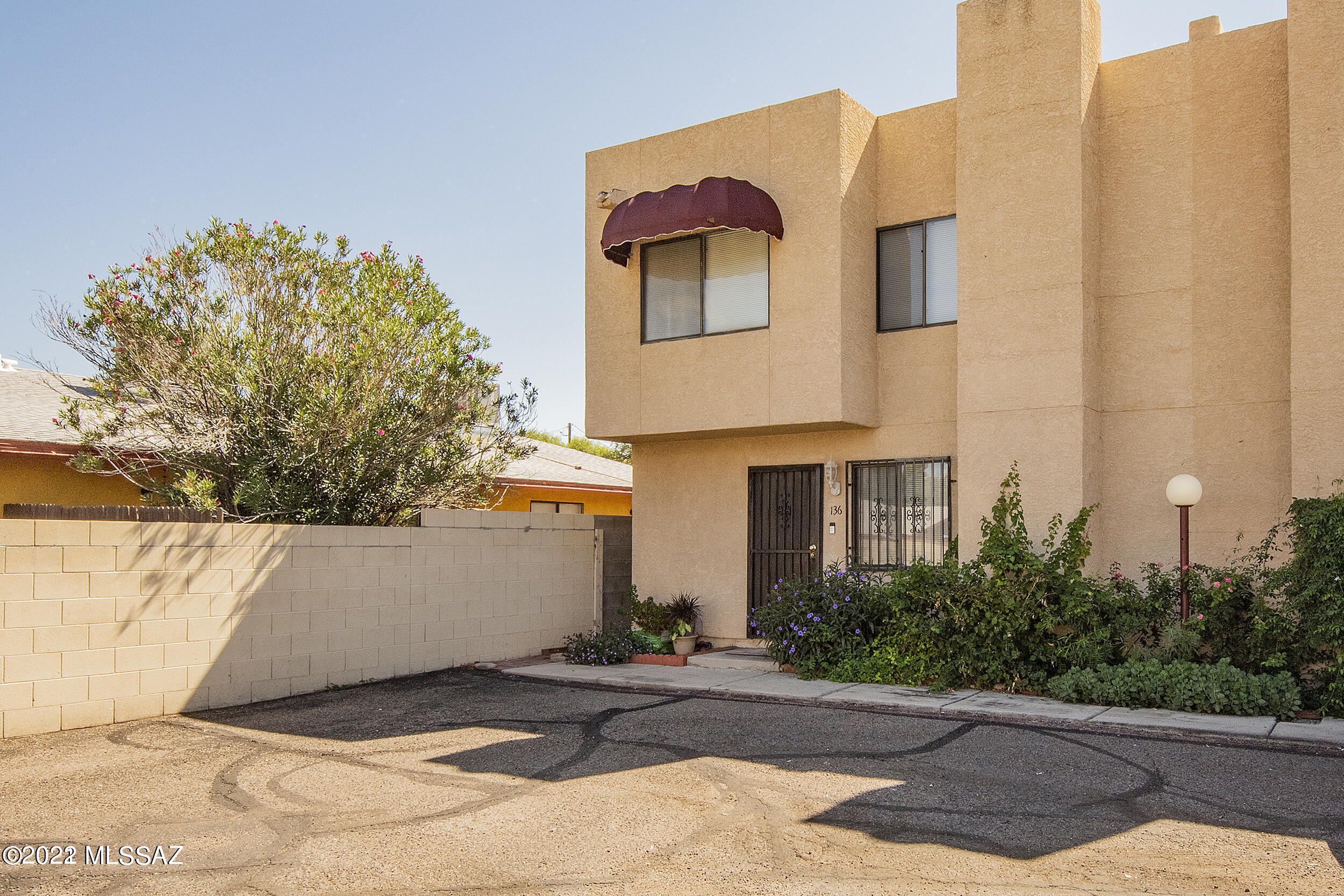 136 East Pastime Road Tucson, AZ 85705 - Photo 2 of 10