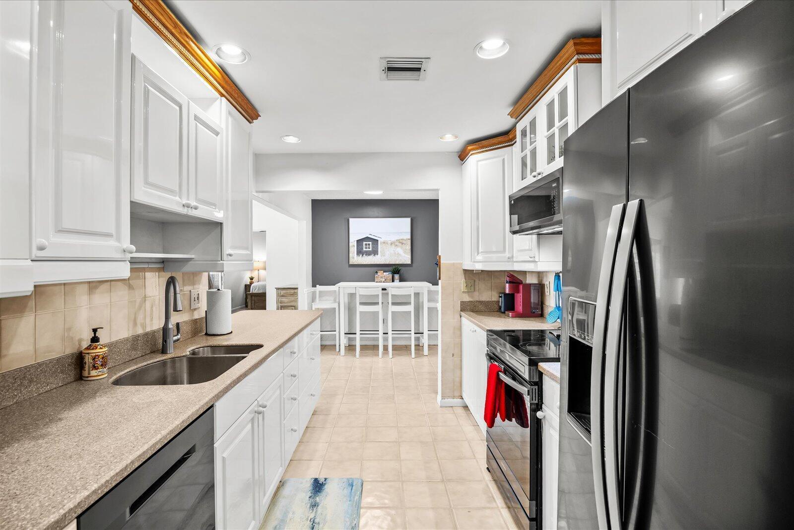 1004 Northwest 16th Place Stuart, FL 34994 - Photo 11 of 42 11_beyc6a3d8065bda0e