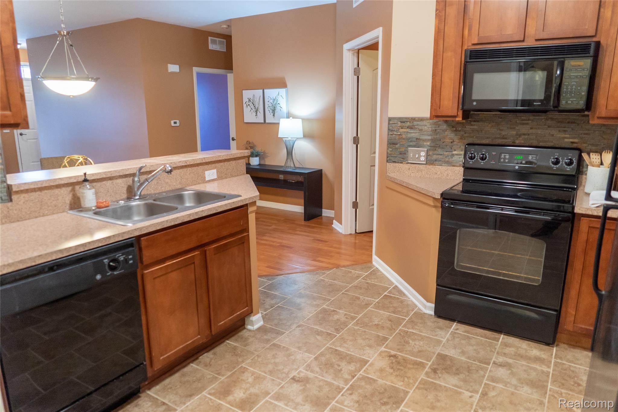 336 North Wixom Road Wixom, MI 48393 - Photo 14 of 49 DSC06661.jpg