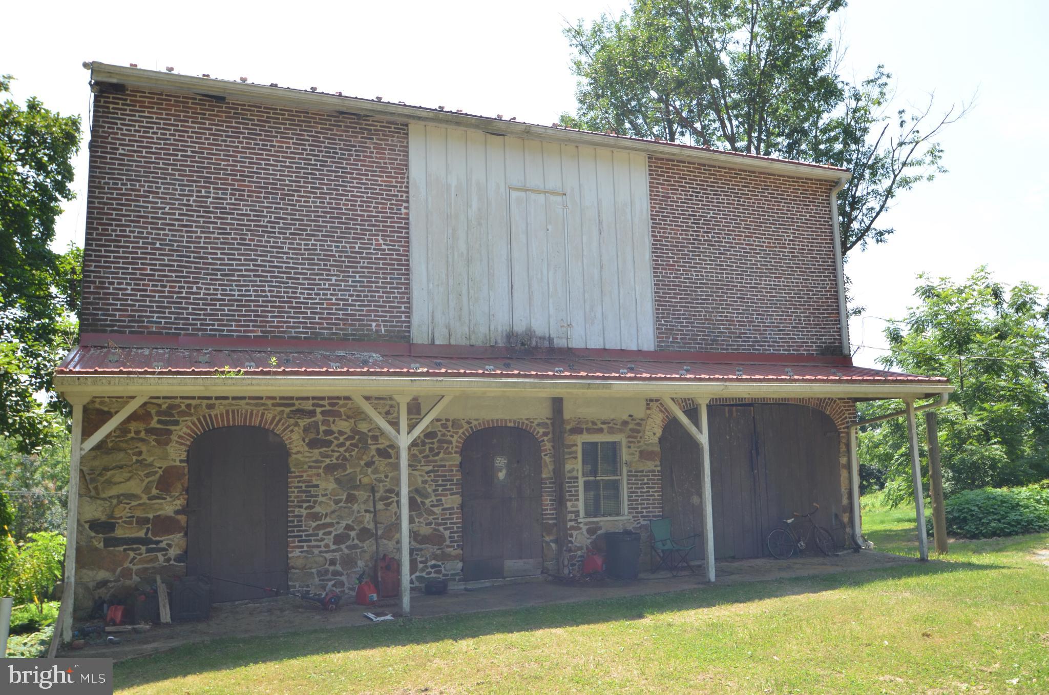 470 Rosehill Road West Grove, PA 19390 - Photo 5 of 11 Beautiful brick and stone barn - driveway side