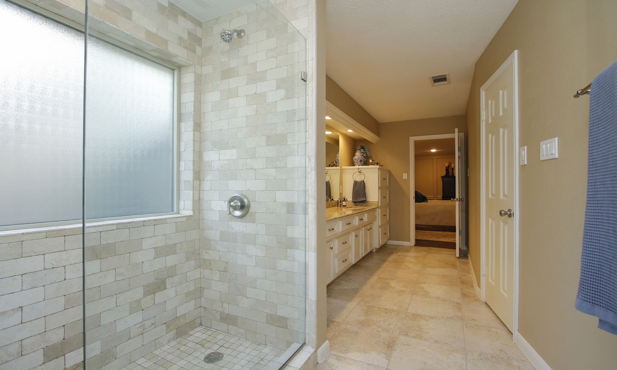 9546 Enstone Circle Spring, TX 77379 - Photo 22 of 44 a bathroom with a tub and shower