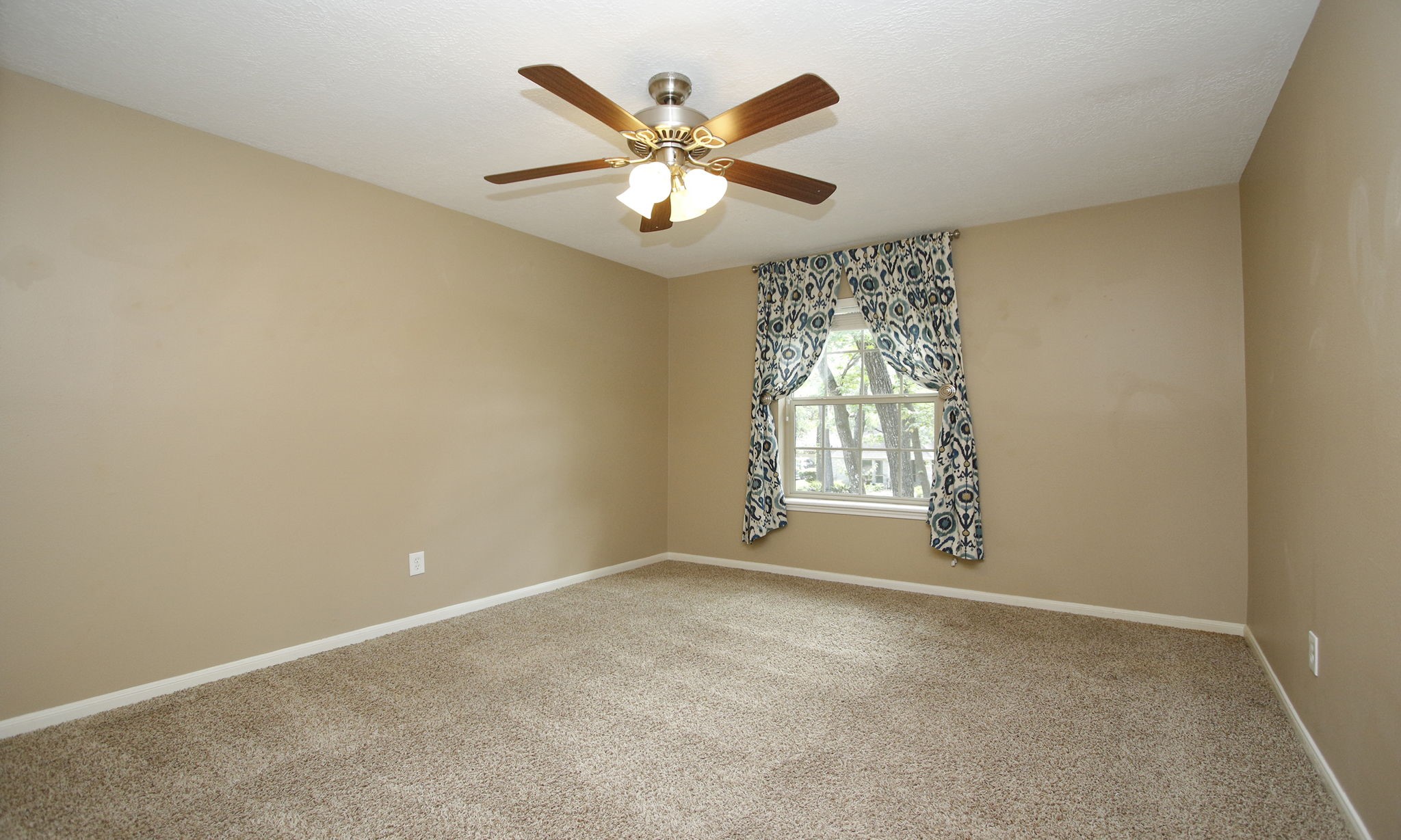 9546 Enstone Circle Spring, TX 77379 - Photo 29 of 44 Another bedroom on the second floor with ceiling fan.