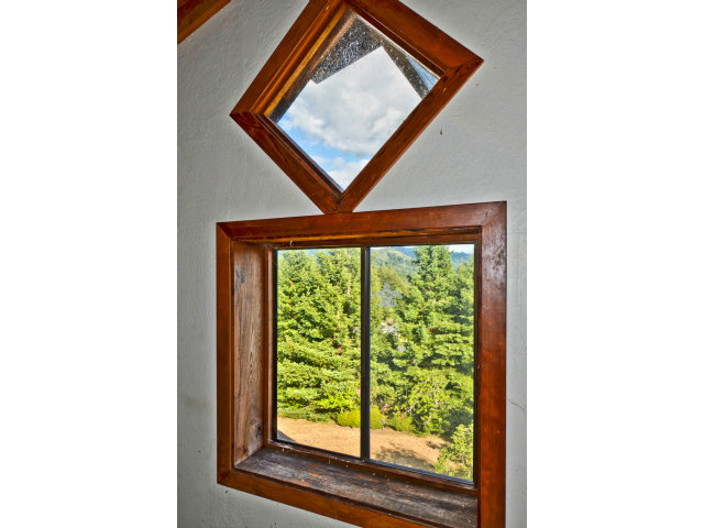 139 Bohnen Road Santa Cruz, CA 95065 - Photo 9 of 25 a picture of a bench in a window