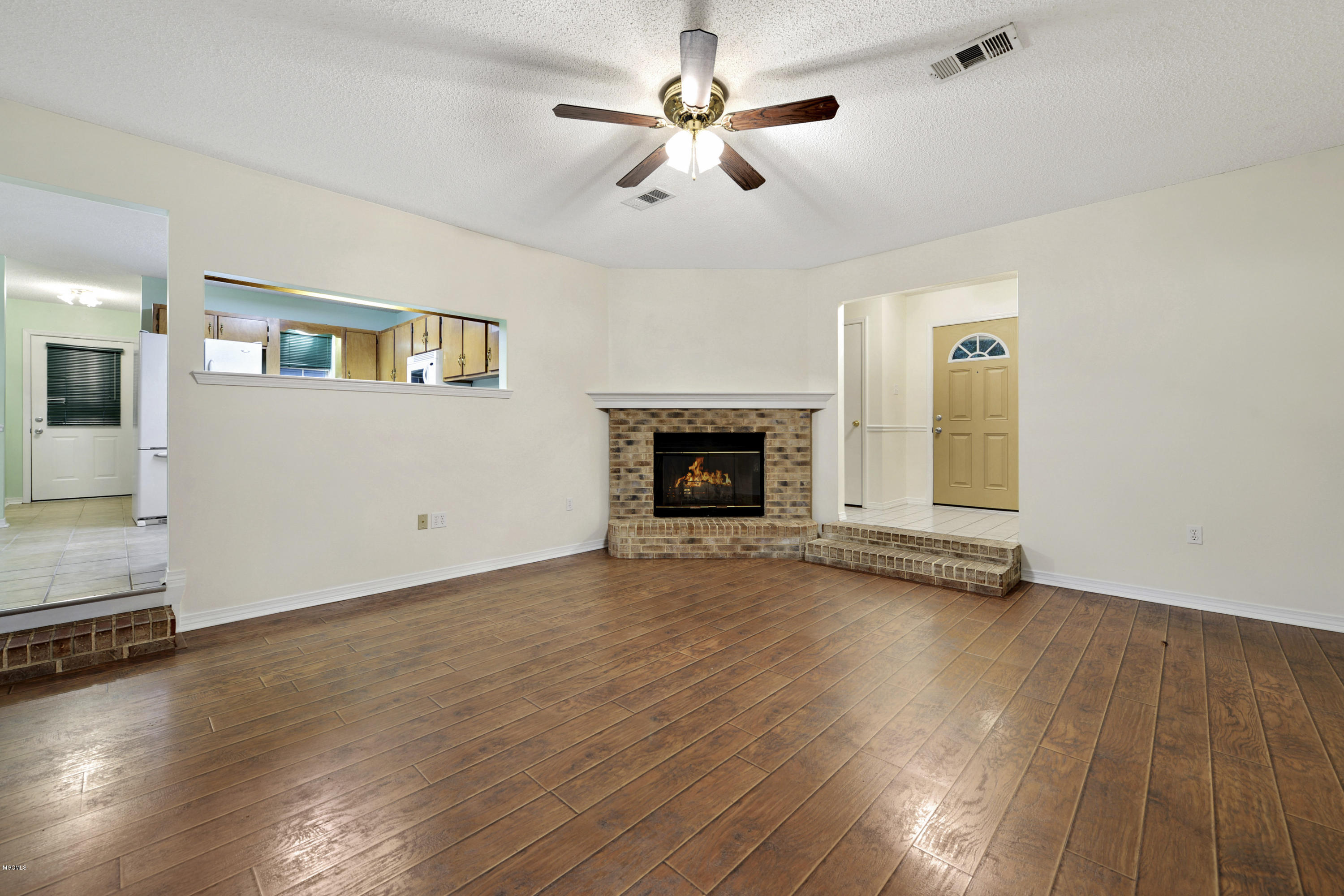 9655 West Oaklawn Road Biloxi, MS 39532 - Photo 4 of 24 004