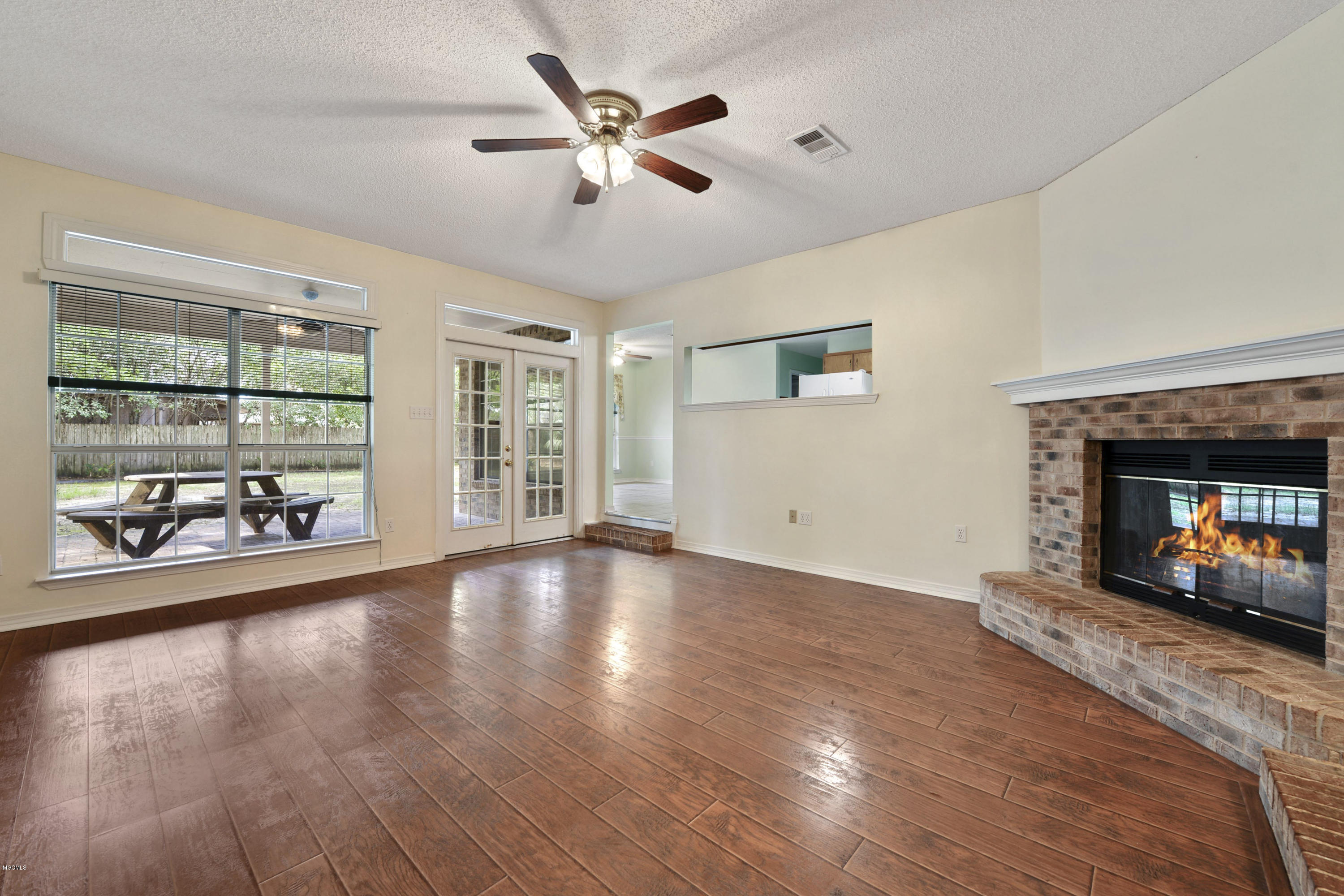 9655 West Oaklawn Road Biloxi, MS 39532 - Photo 5 of 24 005